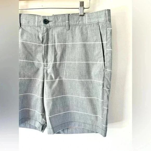 Penguin Slim Fit Gray with Pink Stripes 8" Inseam Shorts Size 38, NWT - Picture 5 of 11